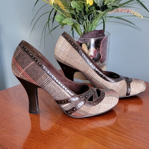 Retro Round Pumps - Picture 2 of 4